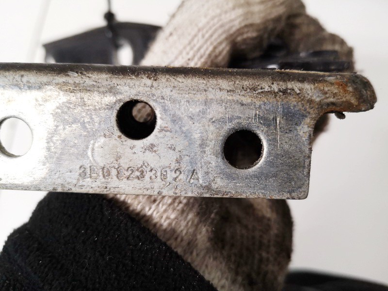 3B0823302A Volkswagen Passat 1999 Hood bonnet Hinge - FRONT RIGHT - Thumbnail 3