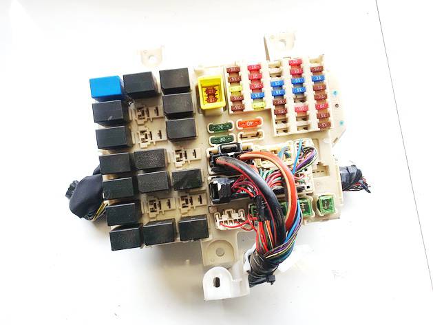 8637A389 Mitsubishi Colt 2011 Boîte à fusibles