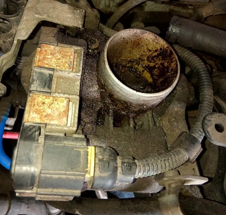 40SMF10 Fiat Grande Punto 2007 Suurella Virtaamalla Varustettu Kaasuläpän