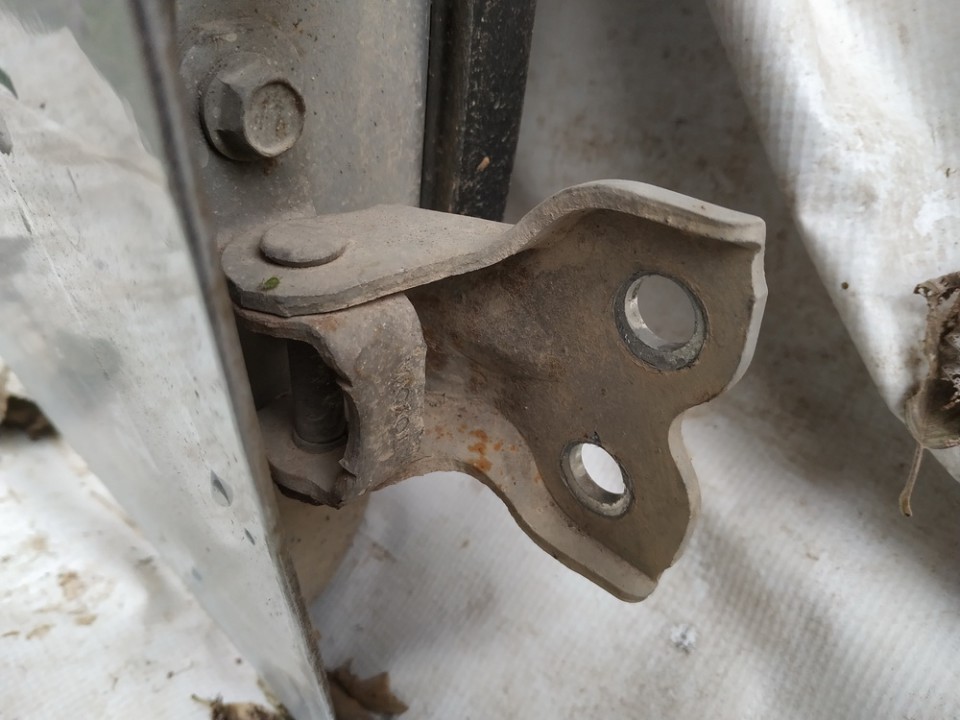 Toyota Yaris Verso 2000 Priekiniu duru vyris P.