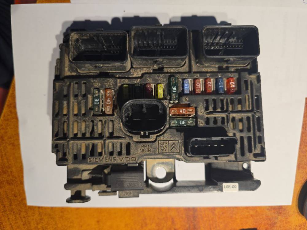 9661682880 Peugeot 807 2006 Fuse box