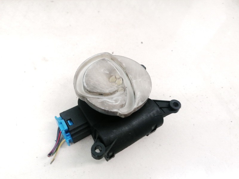 8E1820511C Audi A4 2004 Silnik klapki nagrzewnicy - Thumbnail 3