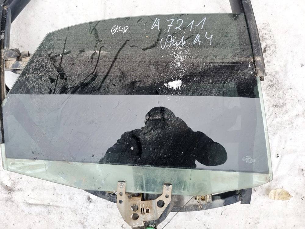 43R001190 Audi A4 1996 Duru stiklas G.D.
