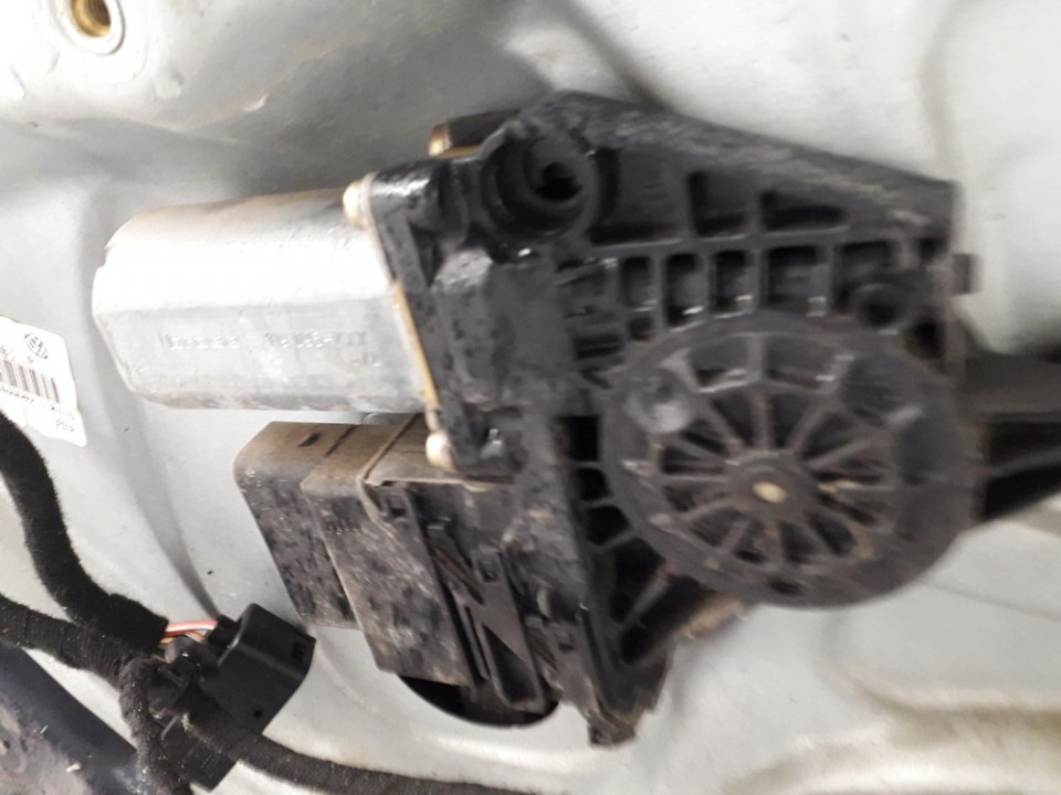 119095XXX Volkswagen Passat 2002 Window Motor - REAR RIGHT