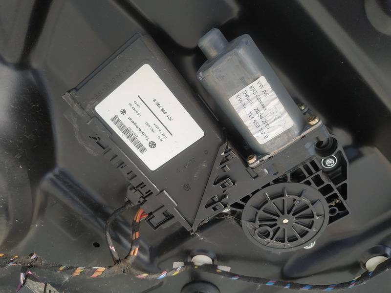 3D1959792B Porsche Cayenne 2004 Oven Ikkunan Nostajan Moottori - EDESSÄ OIKEALLA