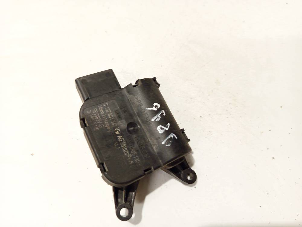 0132801342 Volkswagen Golf 2004 кронштейн моторчика заслонки отопителя - Thumbnail 3