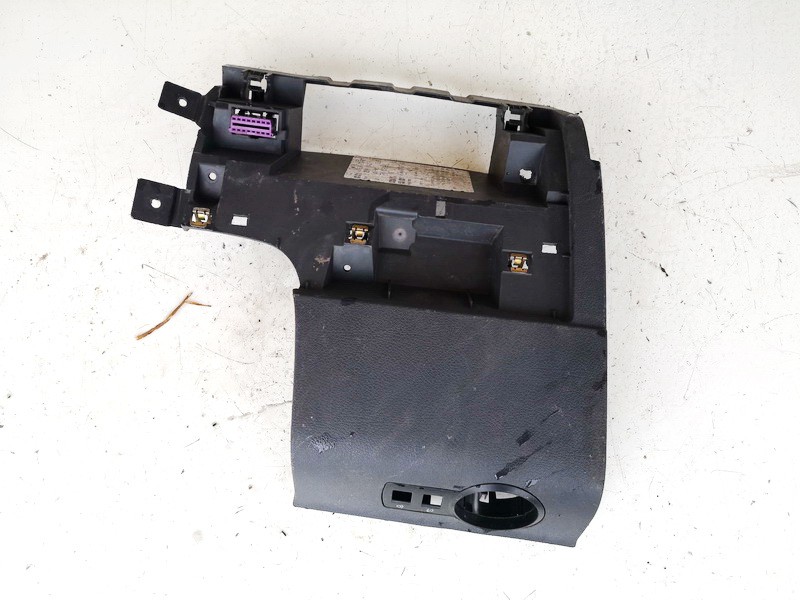 2K1858367E Volkswagen Caddy 2005 Salona apdare (plastmasas)