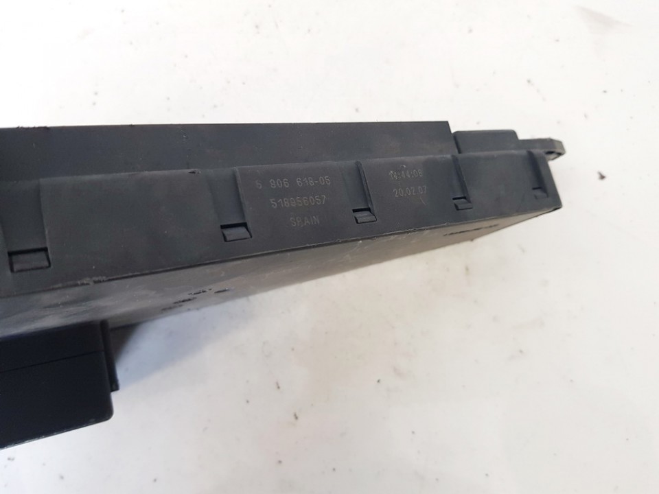690661901 BMW 5-Series 2005 Fuse box - Thumbnail 3
