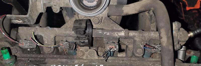 2325023020 Toyota Yaris 2001 RAMPE INJECTION