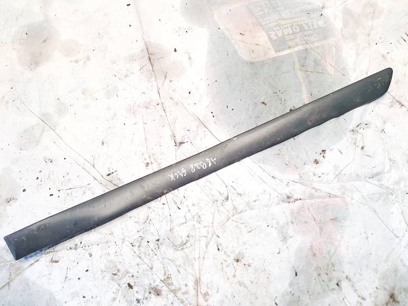 1Z0853753D Skoda Octavia 2008 Durvju ārējais molding - AIZMUGURE PA KREISI
