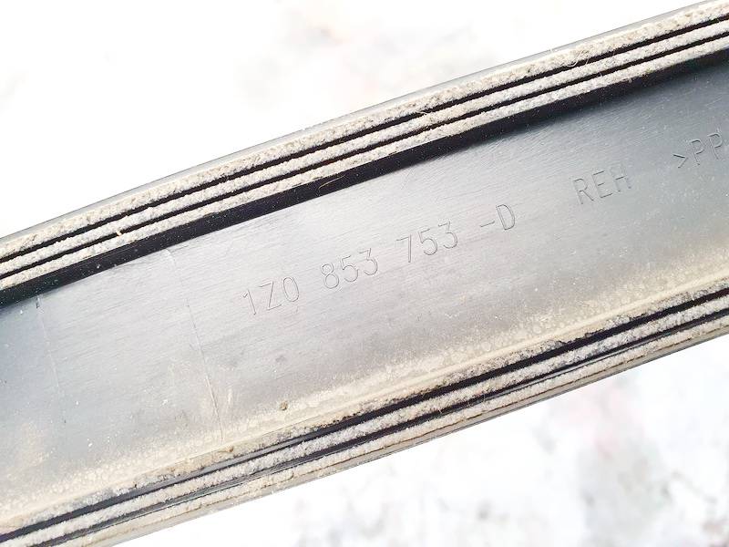 1Z0853753D Skoda Octavia 2008 Durvju ārējais molding - AIZMUGURE PA KREISI - Thumbnail 3