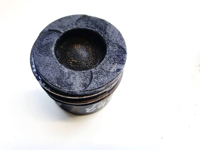 12R2114 Opel Corsa 2009 Tłok