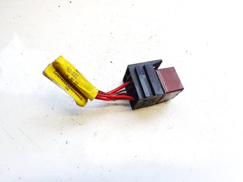 12V30A03661 Renault Scenic 2001 Relay module