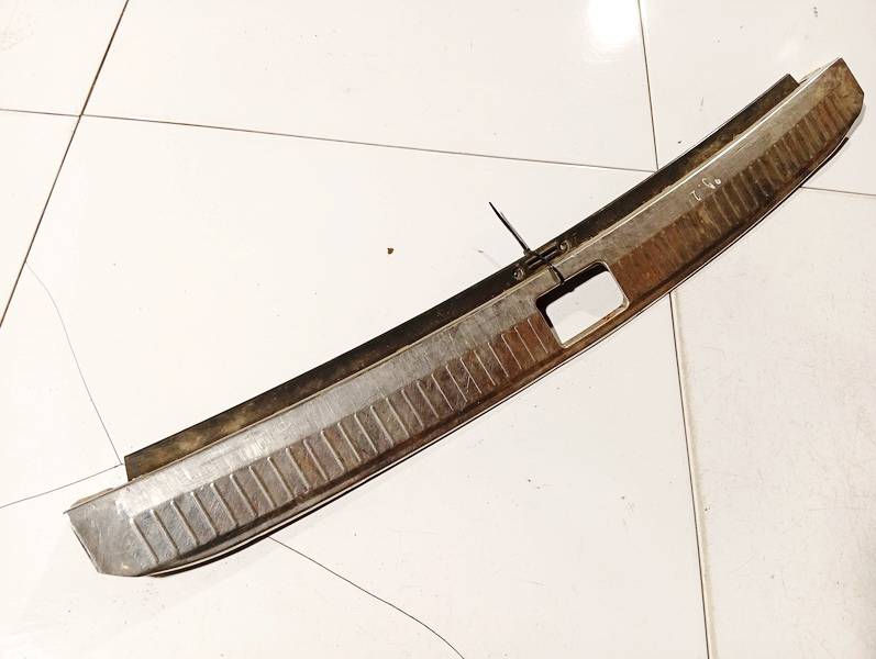 A2036901887 Mercedes-Benz C-CLASS 2004 Wykończenie wnętrza bagażnika w pobliżu zamka