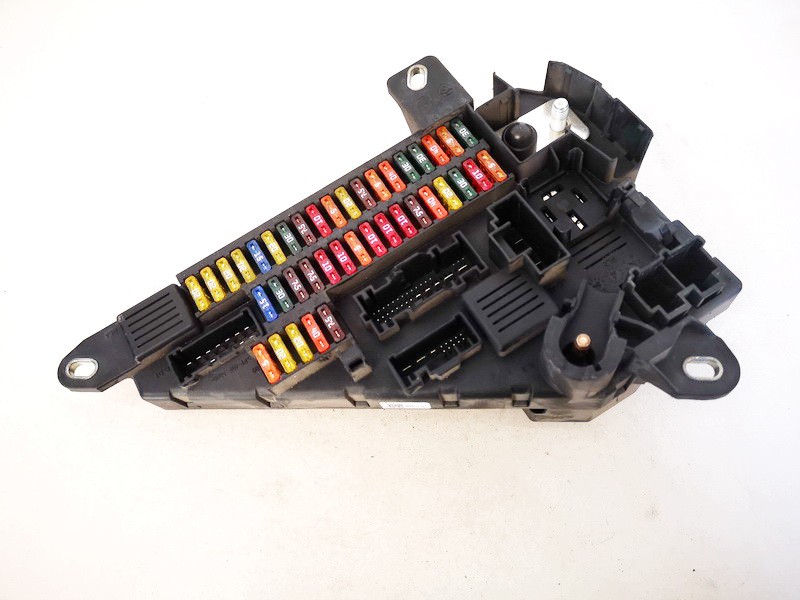 690661901 BMW 5-Series 2005 Fuse box