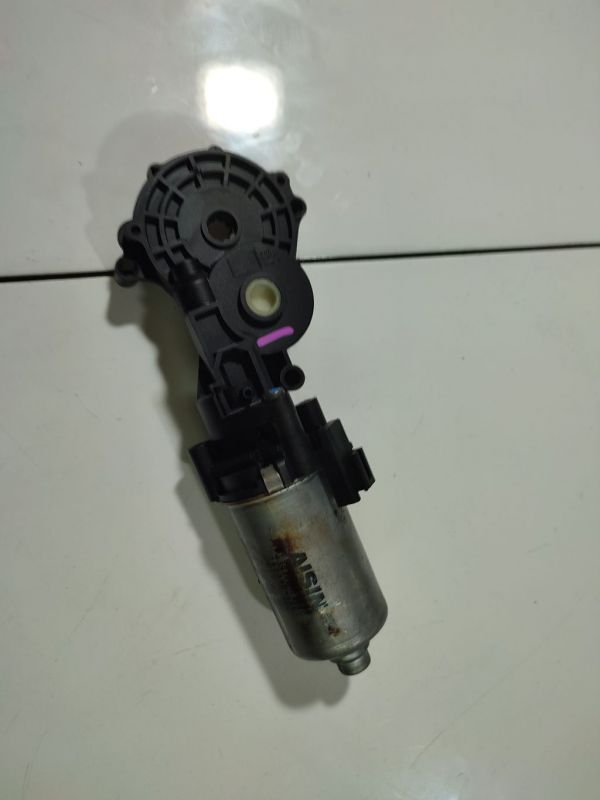 43944019080 Toyota Avensis 2005 Istuimen moottori - EDESSÄ OIKEALLA - Thumbnail 3