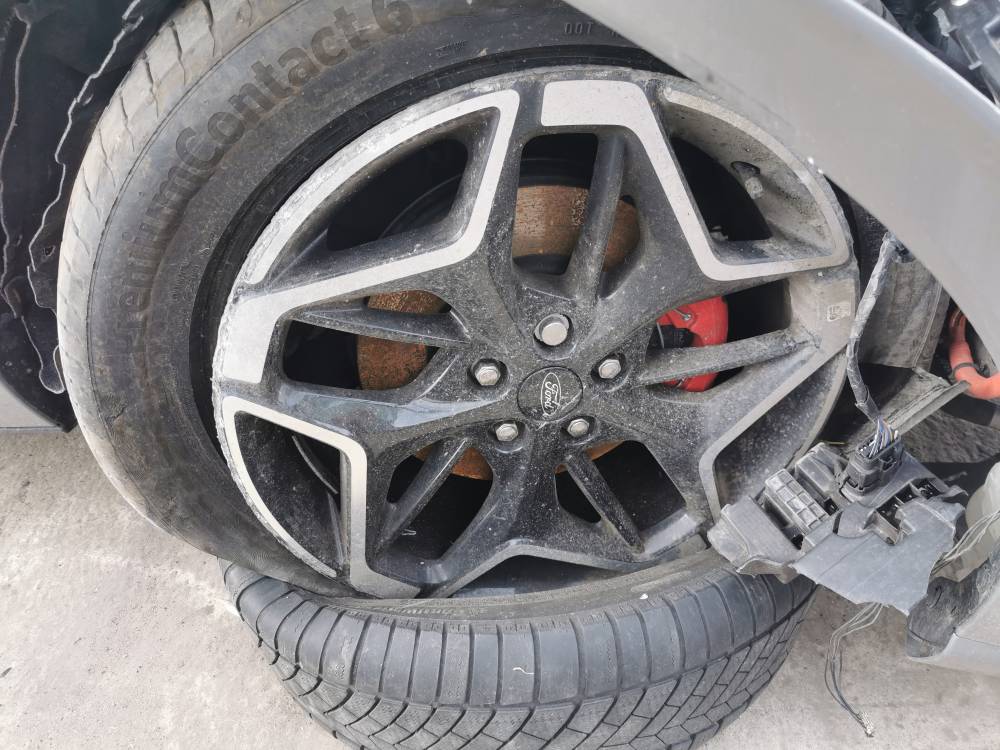 5X108 Ford Kuga 2025 Räder-Kit R19 - Thumbnail 3