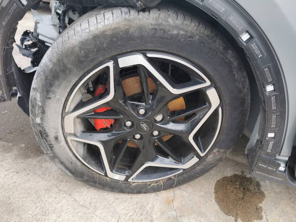 5X108 Ford Kuga 2025 Räder-Kit R19 - Thumbnail 2