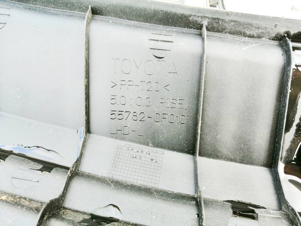 557820F010 Toyota Corolla Verso 2006 Wiper Muolding - FRONT - Thumbnail 3