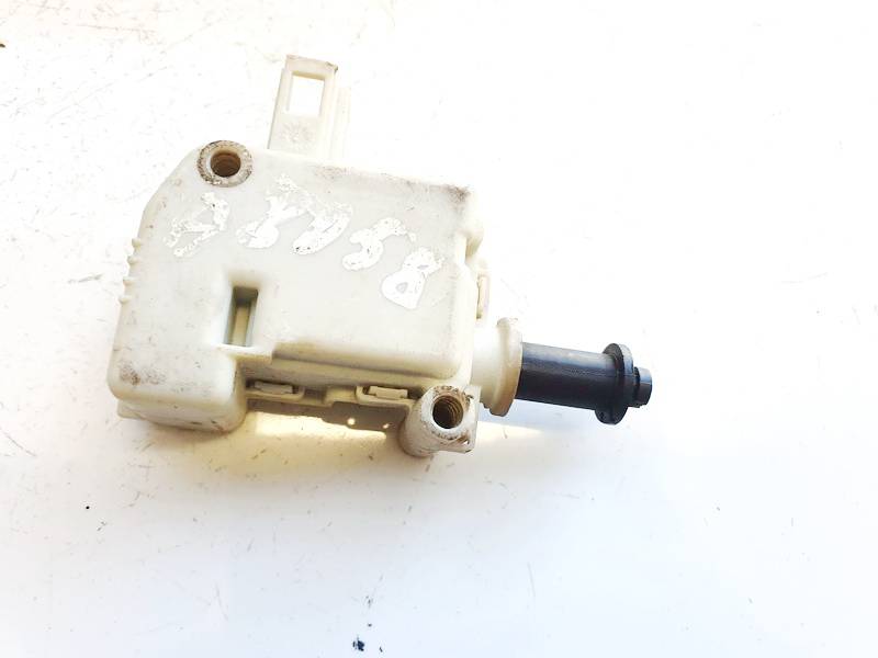 7L5827761 Porsche Cayenne 2004 Polttoainesäiliön korkin lukon moottori - Thumbnail 2