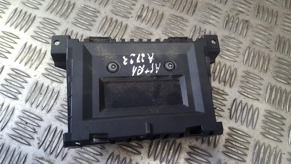 13208194 Opel Astra 2006 Ekranelis