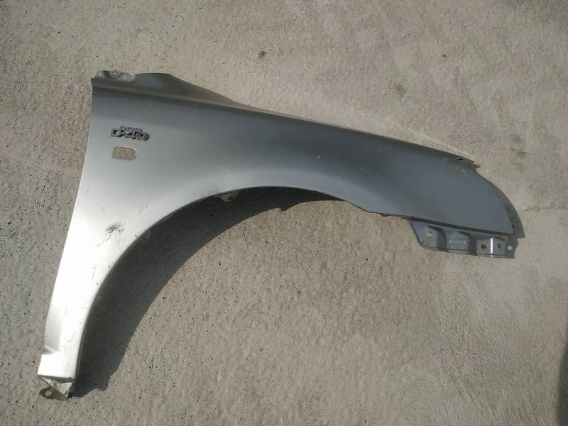 PILKAS Toyota Avensis 2004 Sparnas P.D.