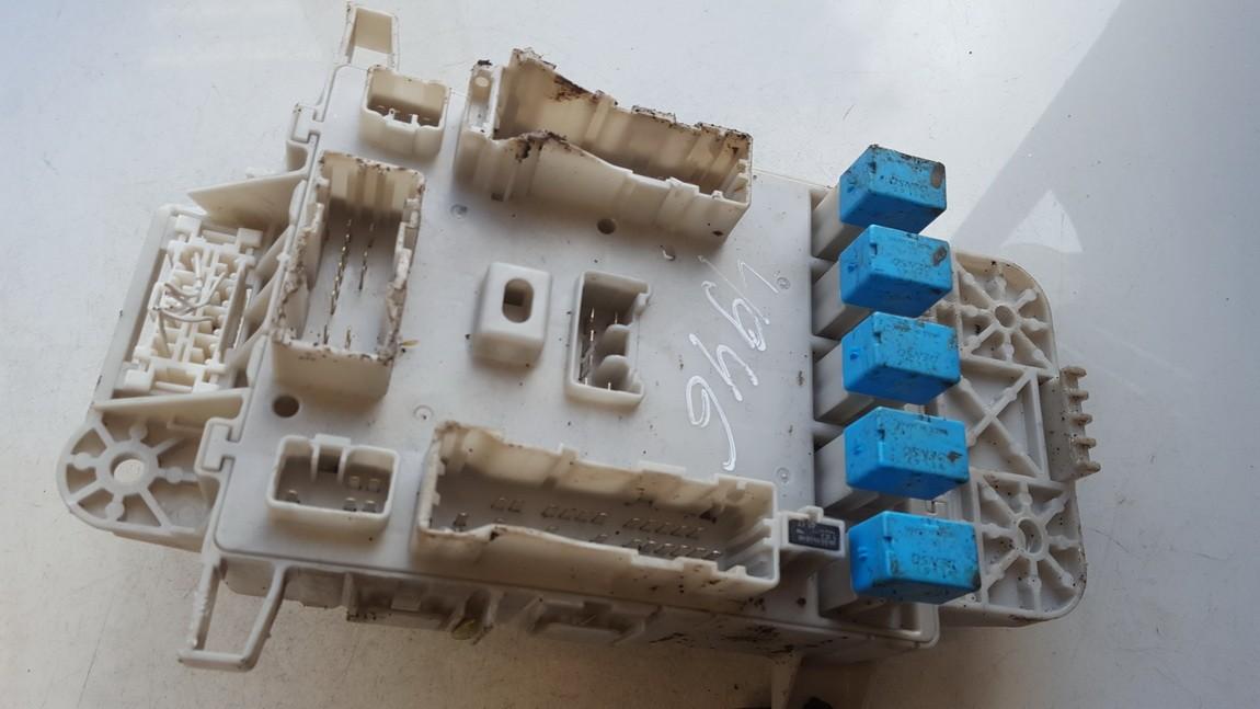 07404G02 Toyota RAV-4 2004 Блок предохранителей