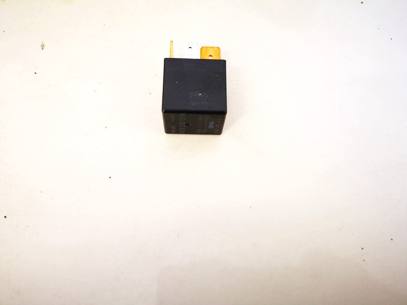 ACB83221M01 Mazda MPV 2003 Relay module