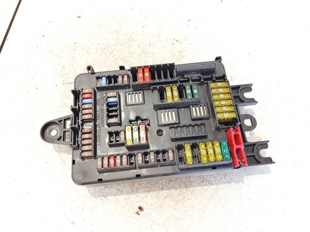 926111003 BMW 3-Series 2012 Fuse box