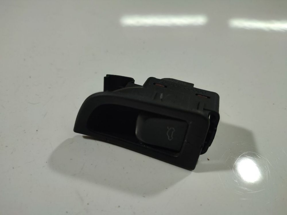 8T2959830 Audi A5 2009 Przycisk otwierania bagażnika