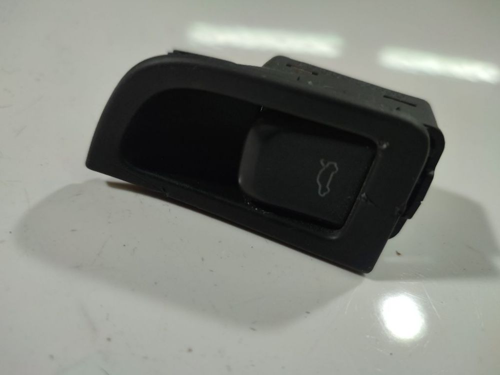 8T2959830 Audi A5 2009 Bouton commutation déverrouillage du hayon - Thumbnail 2