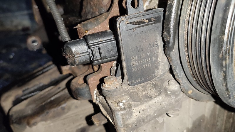 045907660D Volkswagen Polo 2008 Датчик уровня масла