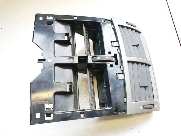 9644589777 Peugeot 407 2006 Rejilla Aireadora - 
Moldura protectora de la rejilla de ventilación lateral del panel