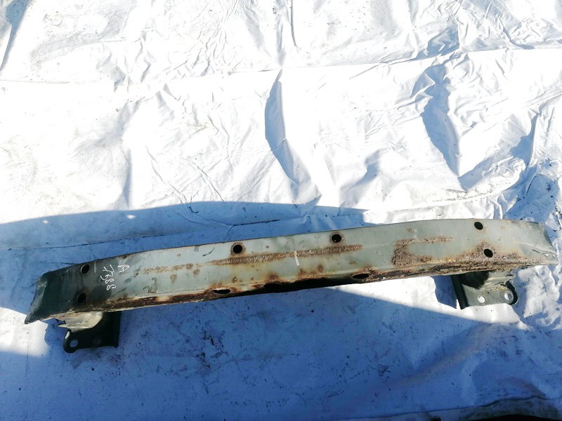 Toyota Avensis 2003 Belka zderzaka (wzmocnienie) - PRZEDNIE