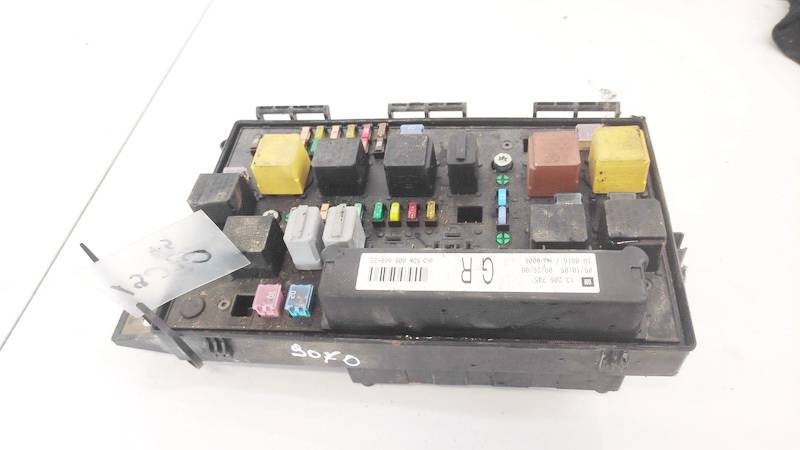 13206745 Opel Zafira 2005 Fuse box