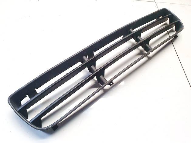 1J5853677B Volkswagen Bora 2001 Bumper Grille - FRONT CENTER