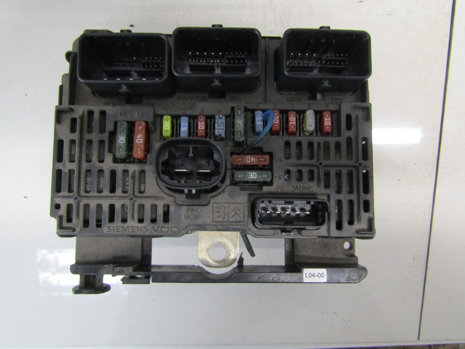 9657718580 Citroen C4 2006 Fuse box