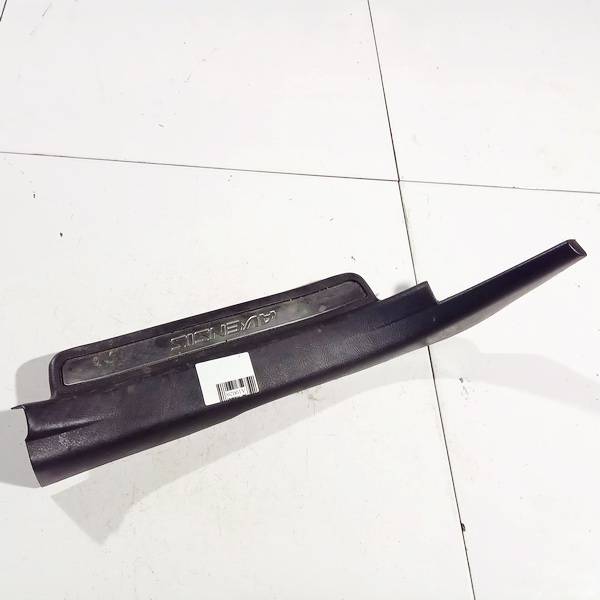 6791705050 Toyota Avensis 2008 garniture seuil de porte arriere droite