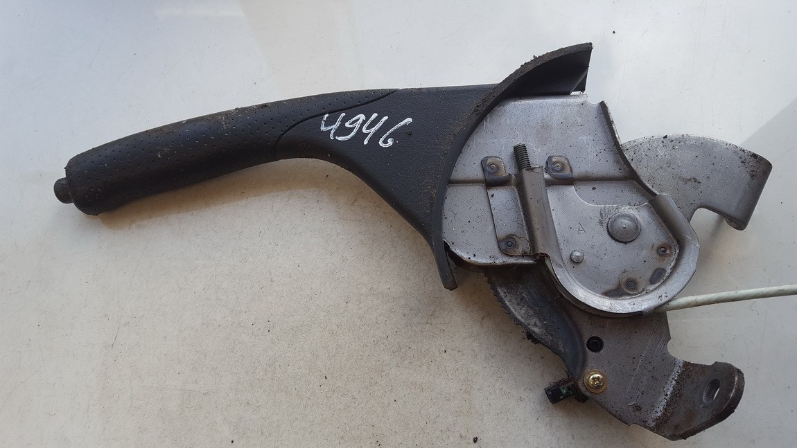 Toyota RAV-4 2004 Рычаг стояночного тормоза