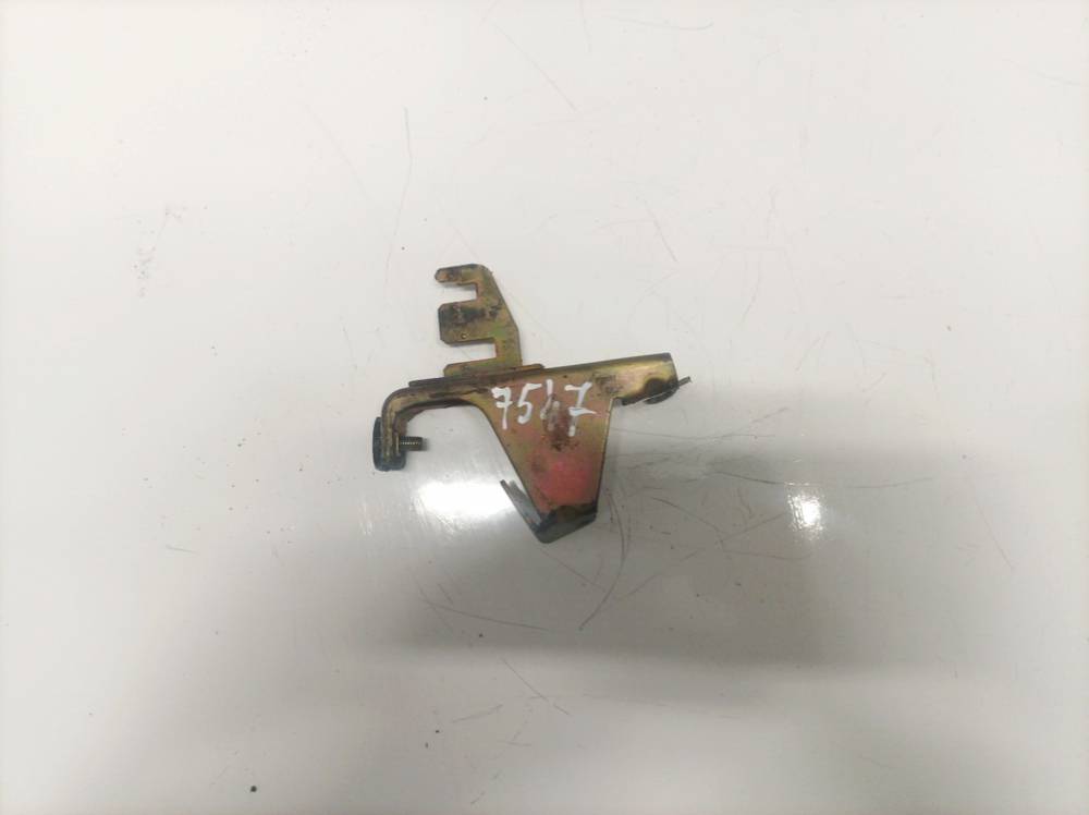 028103945A Volkswagen Passat 1997 Kiti laikikliai