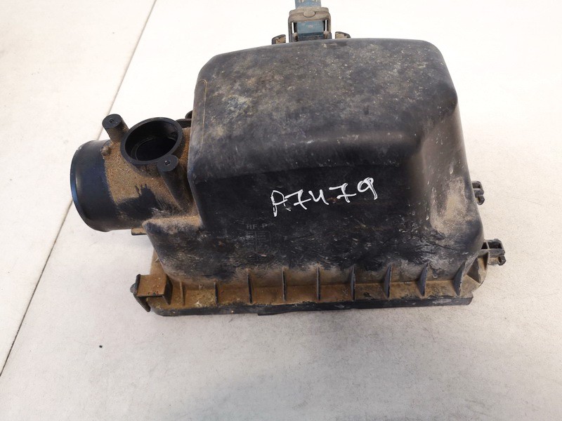 1770521031 Toyota Yaris Verso 2005 Air filter box