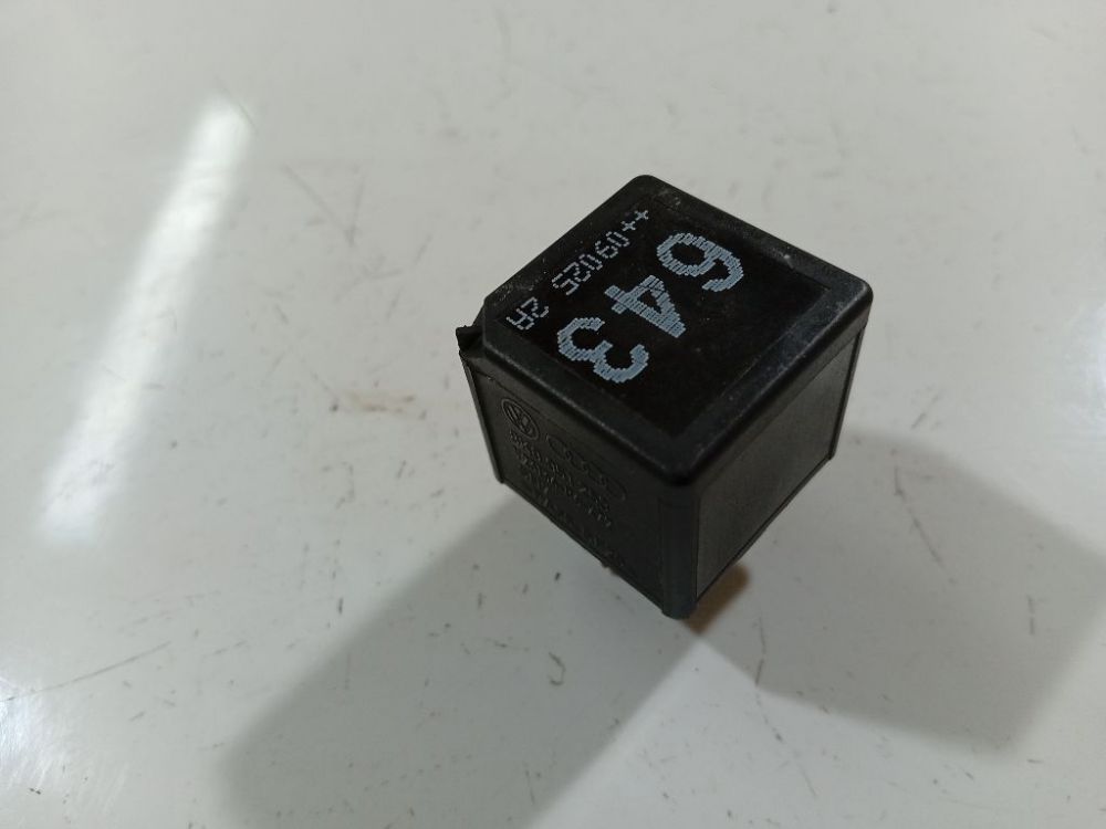 8K0951253 Audi A5 2009 Relay module