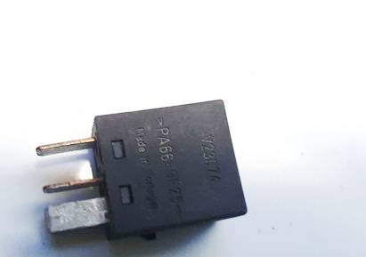 MB953382 Volvo V40 1997 Przekaźnik