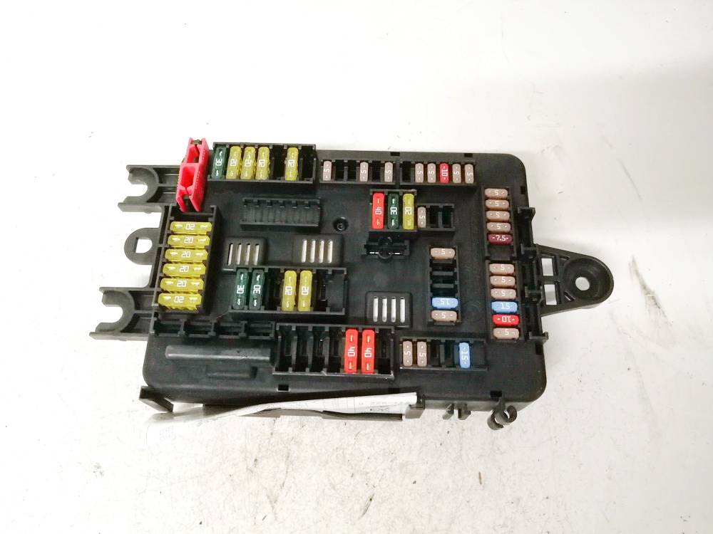 926111003 BMW 3-Series 2012 Fuse box