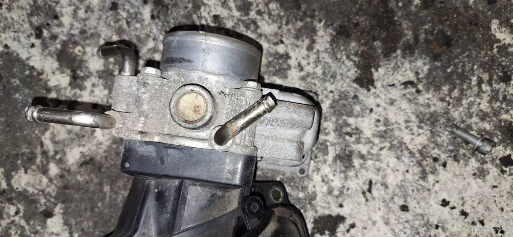 220302850 Toyota Avensis 2004 Suurella Virtaamalla Varustettu Kaasuläpän