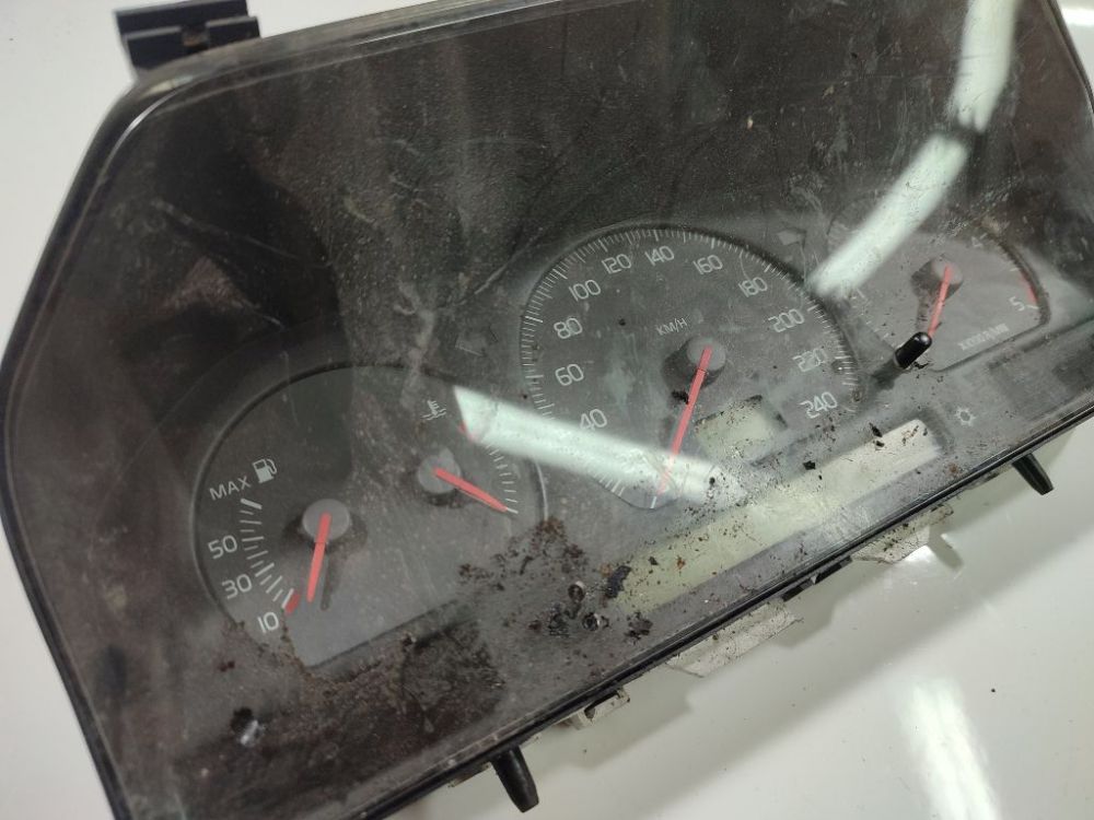 9168144 Volvo V70 1999 Speedometers - Cockpit - Speedo Clocks Instrument - Thumbnail 2
