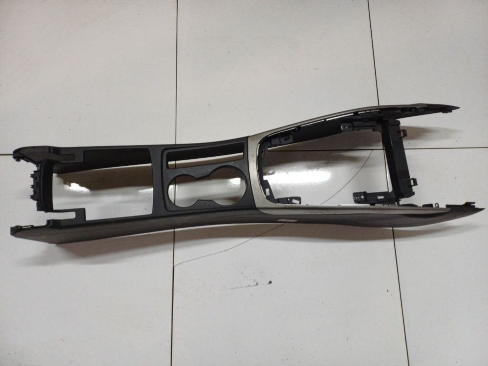 Audi A5 2009 Center console