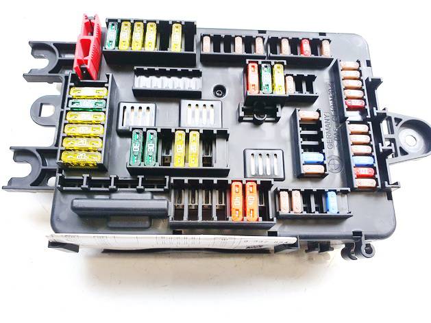 933788001 BMW 3-Series 2015 Fuse box - Thumbnail 2