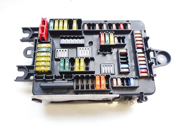 933788001 BMW 3-Series 2015 Fuse box