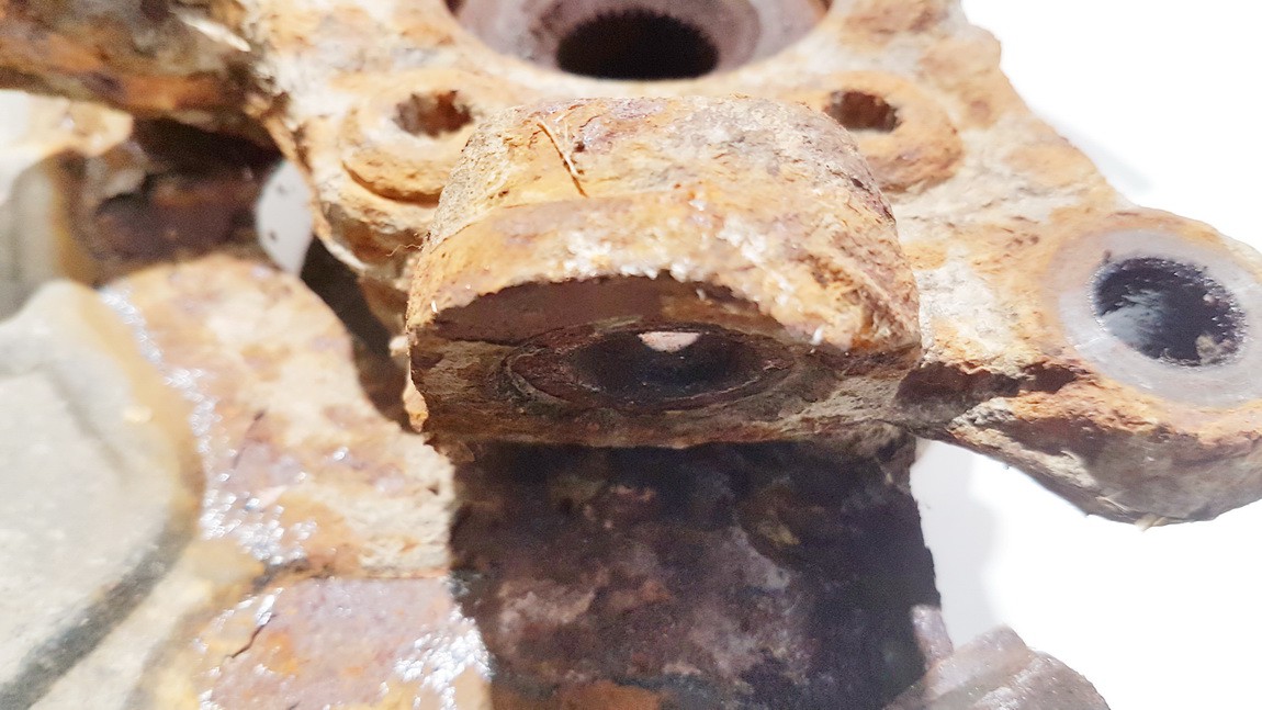 Skoda Octavia 2007 Steering Knuckle - FRONT LEFT - Thumbnail 3